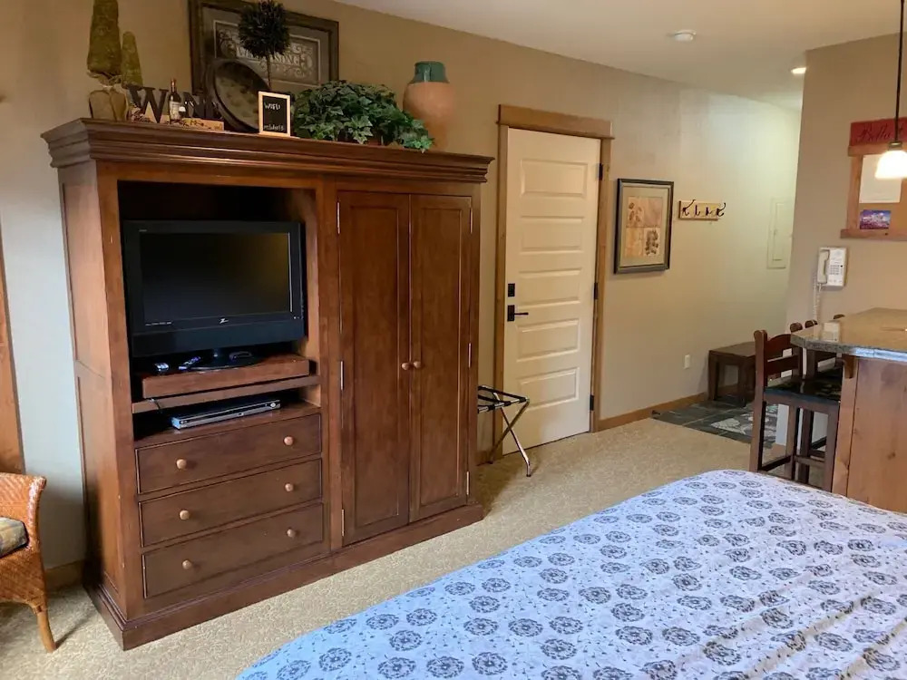 Wine Resort Room Snow Mtn Bike Hiawatha