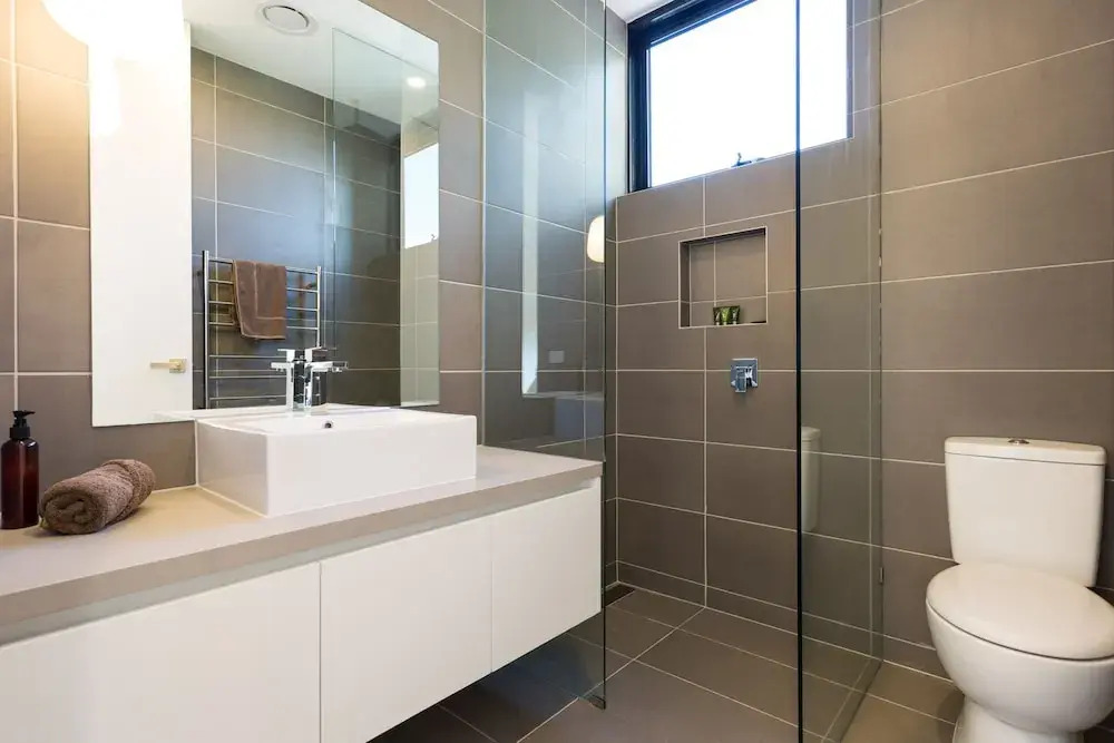 LOLA Sophisticated 3 Level Stunner with Private Rooftop