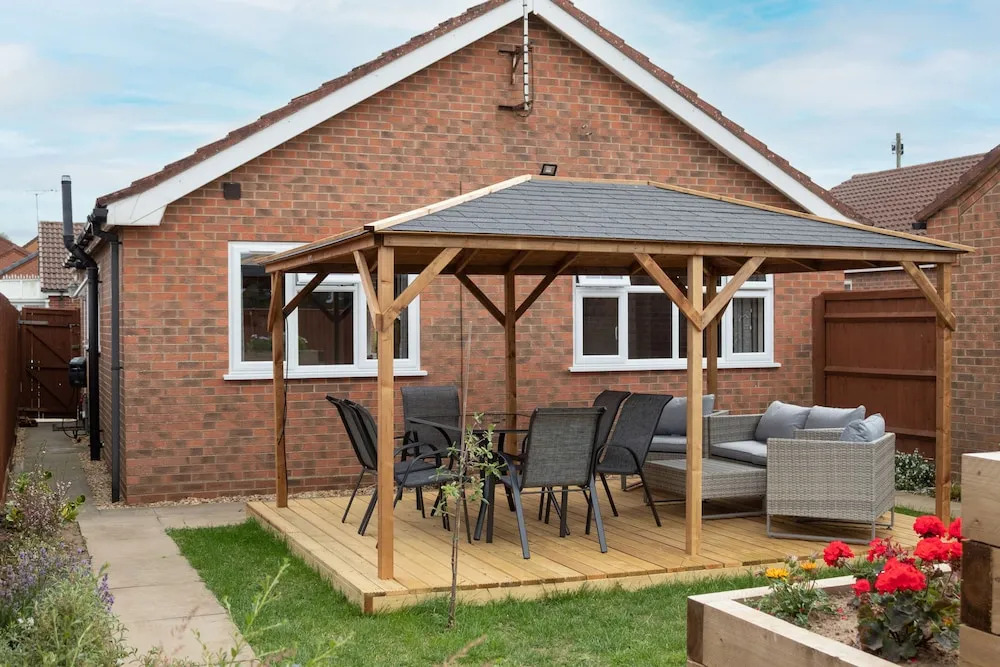 Cedar Drive, Holbeach - 1 to 4 - Self Catering