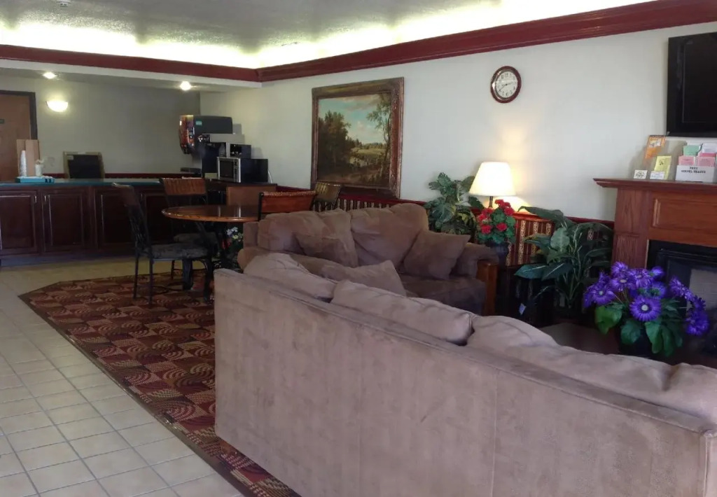 Travel Inn and Suites- Sikeston Miner I-55 exit-67