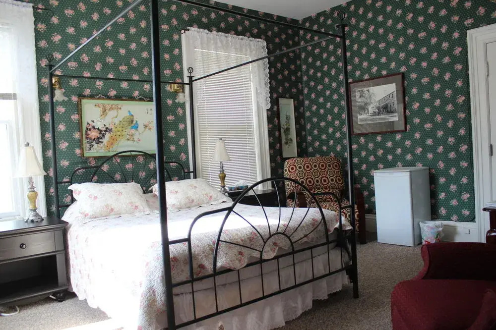 Carriage House Inn