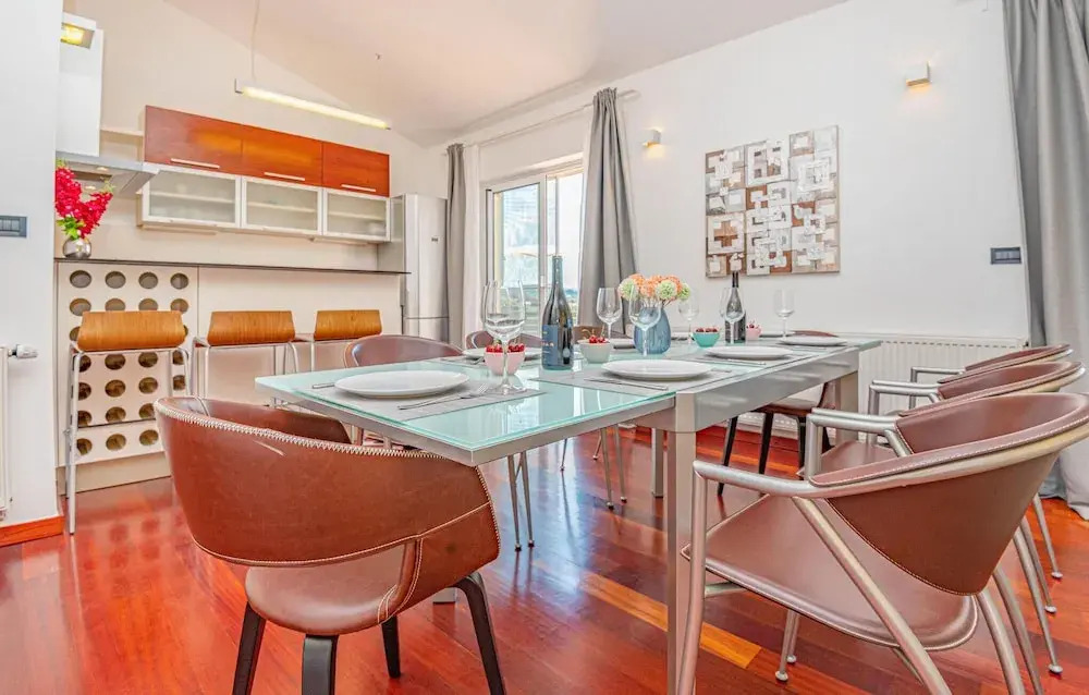 4 Bedroom Stunning Home In Brodarica