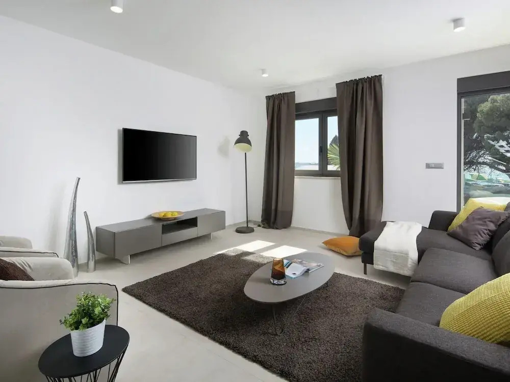 Luxury Apartment With Hot Tub and Sea View, Near the Beach and Close to Pula