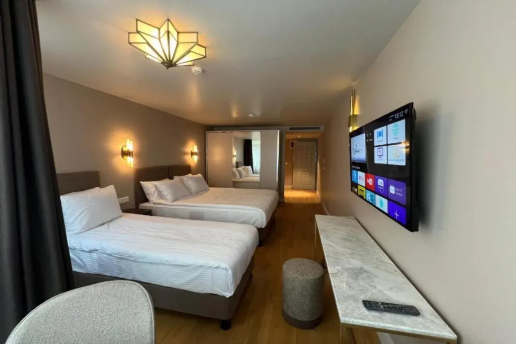 Weingart Suites Hotel