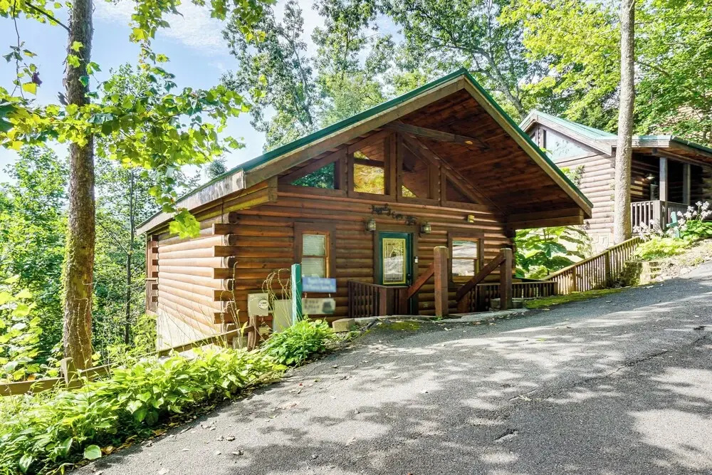 Smoky Mtn Escape w/ Hot Tub: 4 Mi to Gatlinburg!