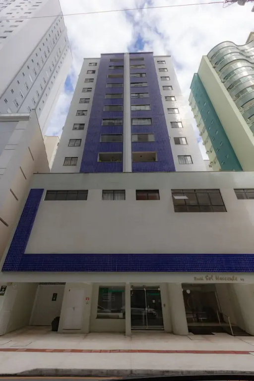 Apto c Churrasqueira e Garagem 300m da Praia