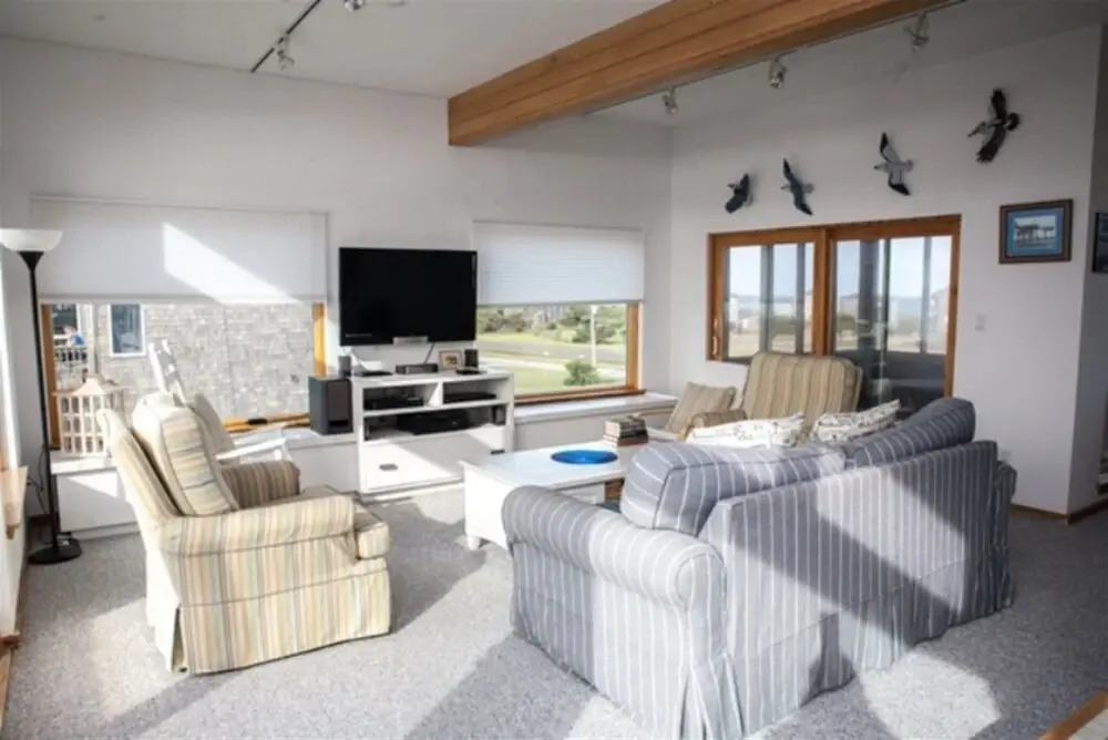 The Sunny Spot 4 Bedroom Cottage by RedAwning
