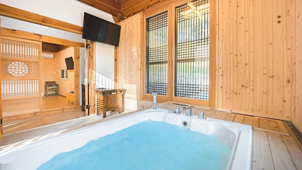 Gangneung Booyoonok Hanok Pension