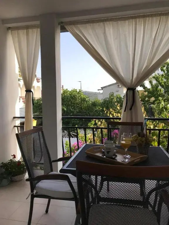 Apartman sa lođom 2+2
