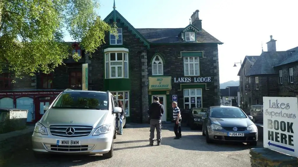 Lakes Lodge