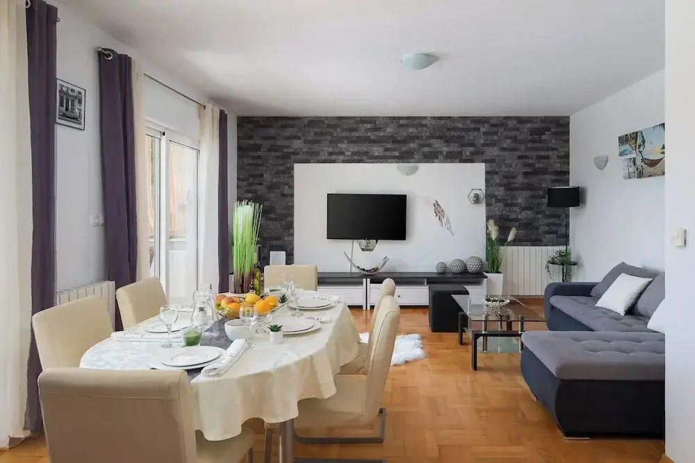Sunshine Holiday Home