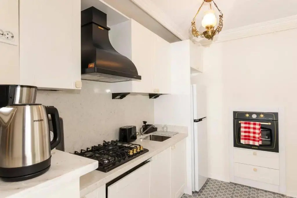 Yakamoz 2 BR Stylish House with garden in Kadikoy