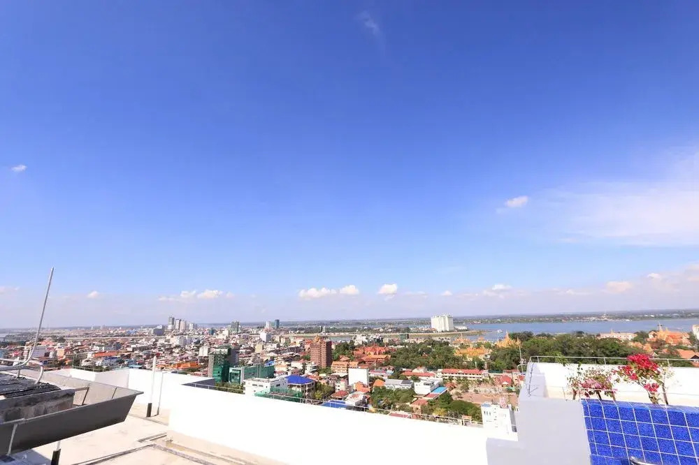 EASTLAND Hotel & Apartment
