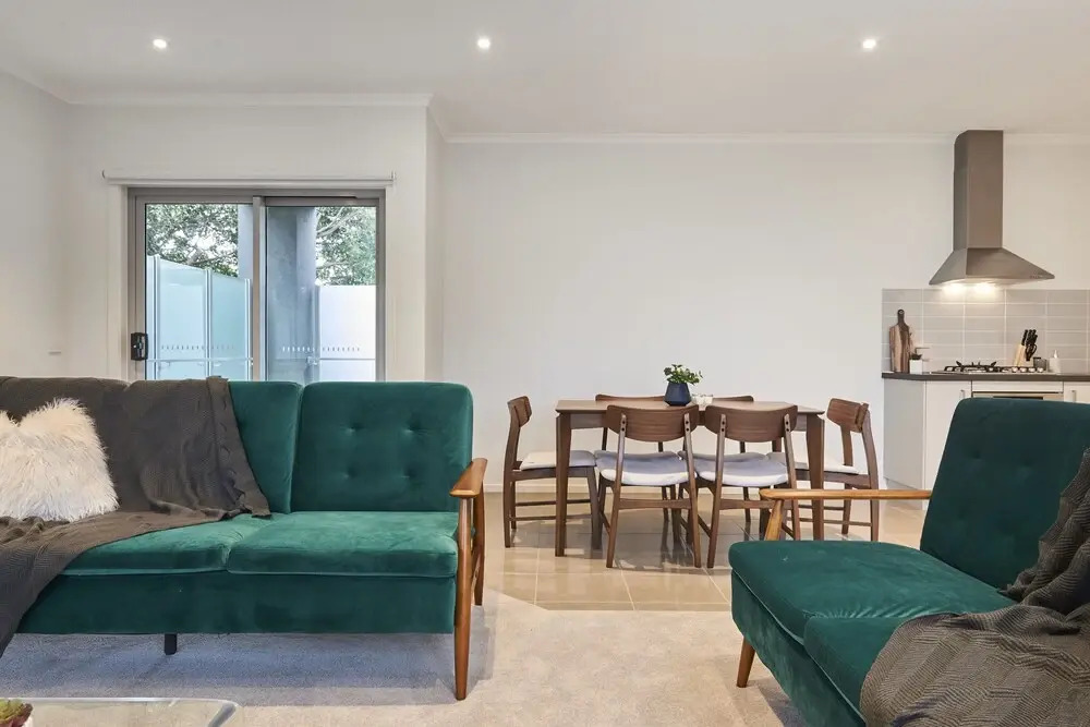 Earthy And Polished 2 Bedroom Unit In Chadstone
