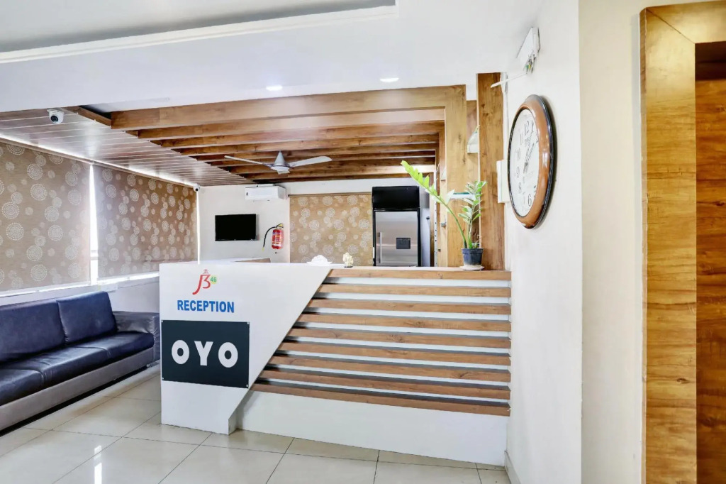 Vasishtha Grand by OYO Rooms