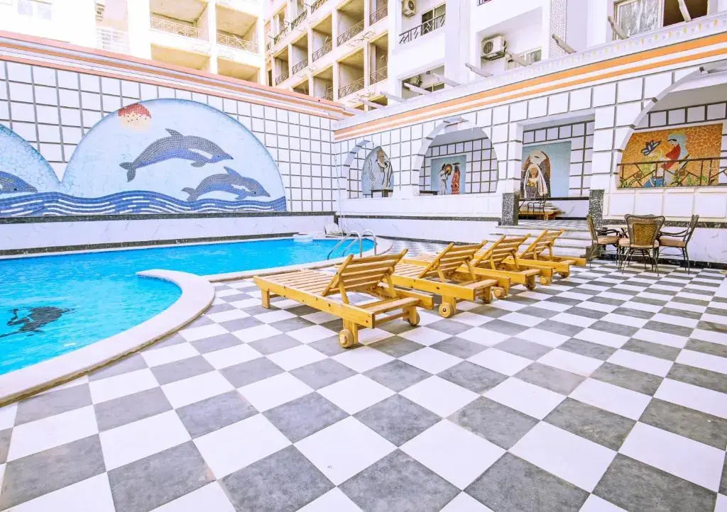Rare 2BD Marina Hotspot With Pool, Fast Free WIFI & Balcony - 2 Kitchens & 2 Bathrooms - Western Standards - Sheraton Plaza 414-415