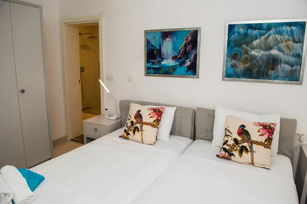 3 Bedroom 3 Bathroom Pool ,ivy House Montenegro