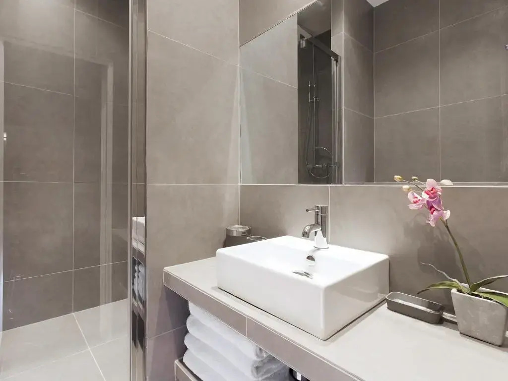 LivinParis - Luxury 3 Bedrooms Grands-Boulevards I