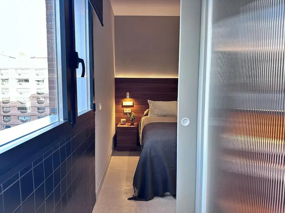 Edmond Vibes Almagro Suites