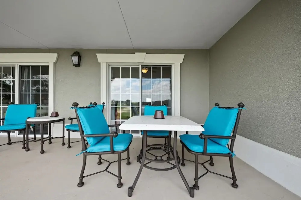 Rvh_326r Centre Court 3 Bedroom Condo