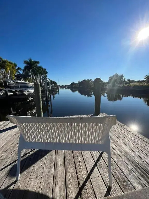 Waterfront renovated 3/2 close to everything