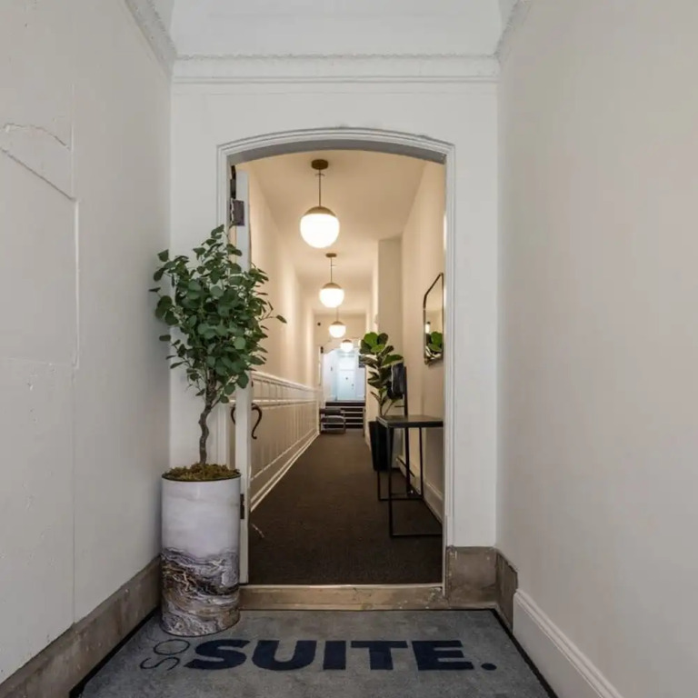 Sosuite 1BR Apt w W/d, Large Dining Seating