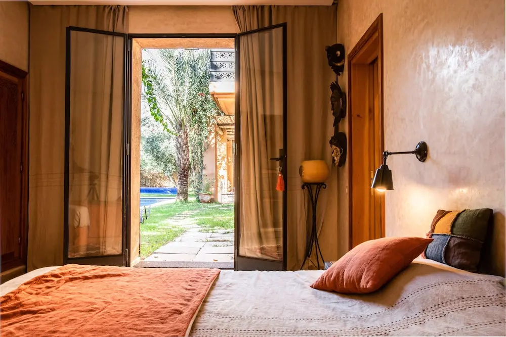 Lankah - Authentic villa with private heated pool close to city center