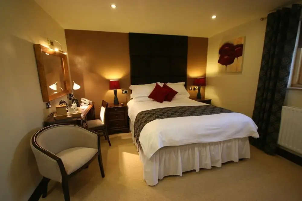 Three Horseshoes Country Inn