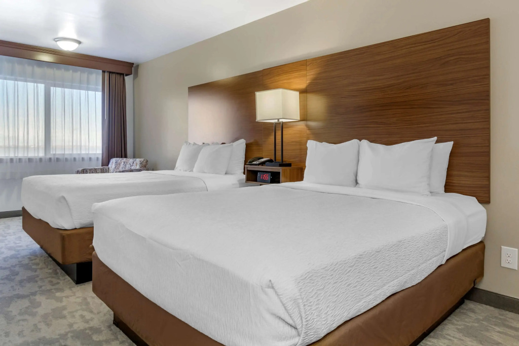 Best Western PLUS Lake Front Hotel