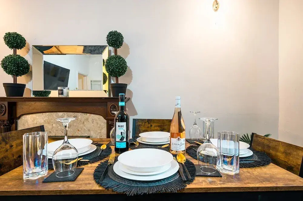 Rochdale Retreat - Spacious 4-bed House 8 Beds
