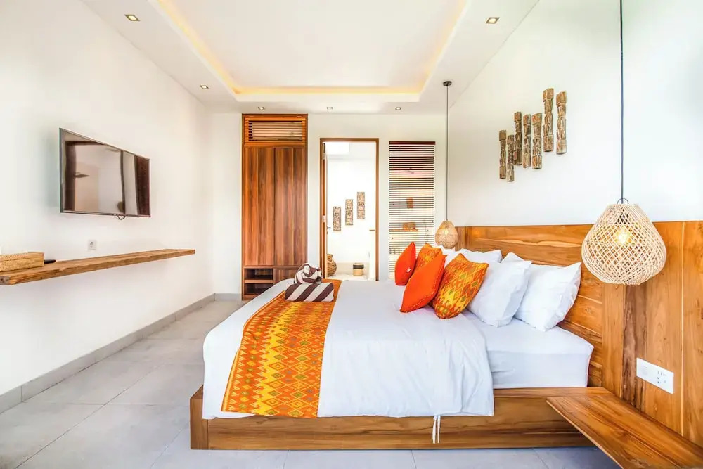 Spectacular 4BR Villa, 400m to Beachfront Elegance