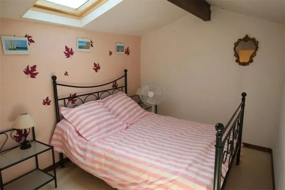 villa 3 chambres 6 couchages petite terrasse dans résidence sécurisée avec piscine commune 400m de la mer LRJP50
