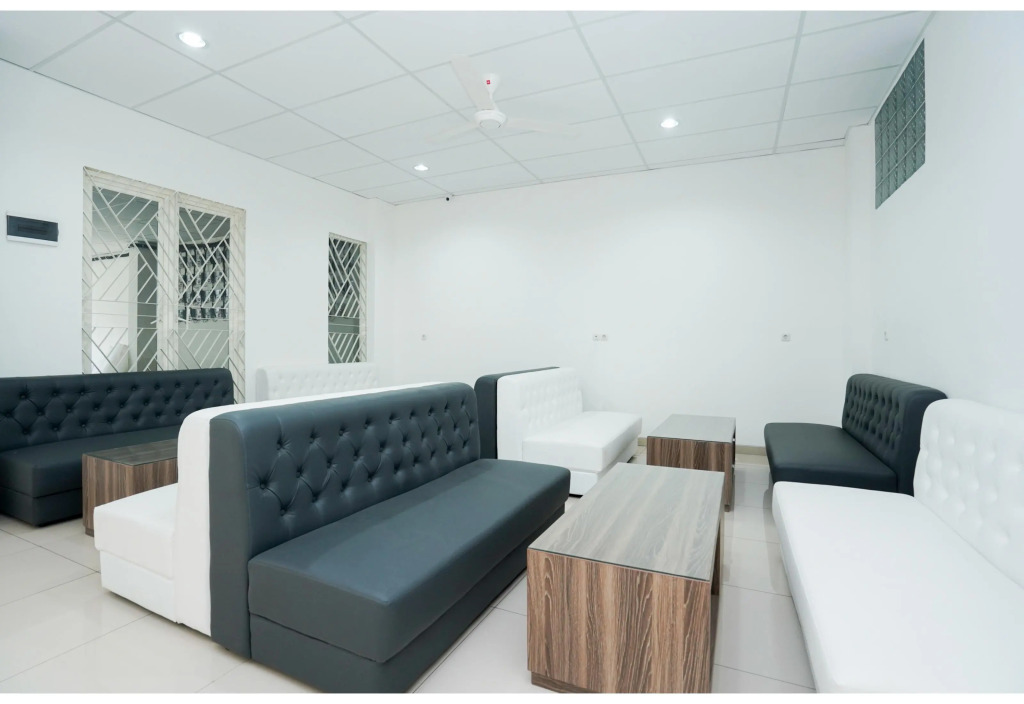 OYO Life 2462 Kost Surabaya