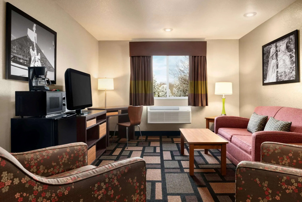 Super 8 by Wyndham Akron S/Green/Uniontown OH