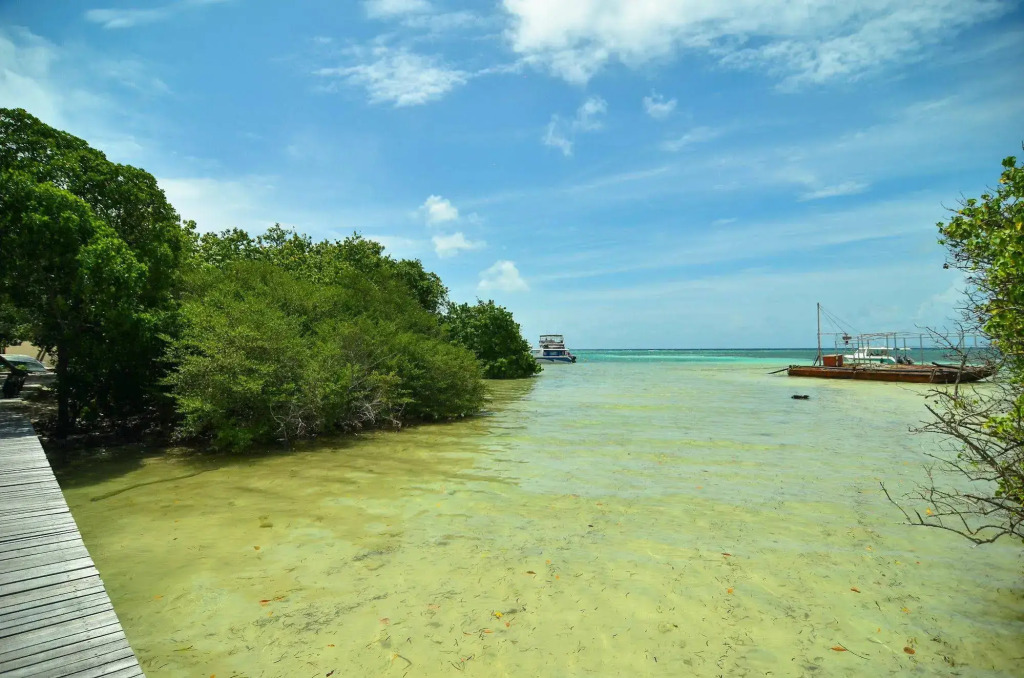 Huraa East Inn