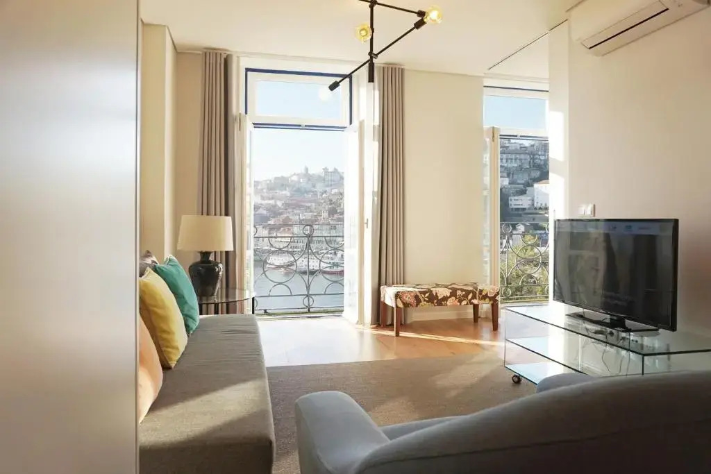 Porto View by Patio 25
