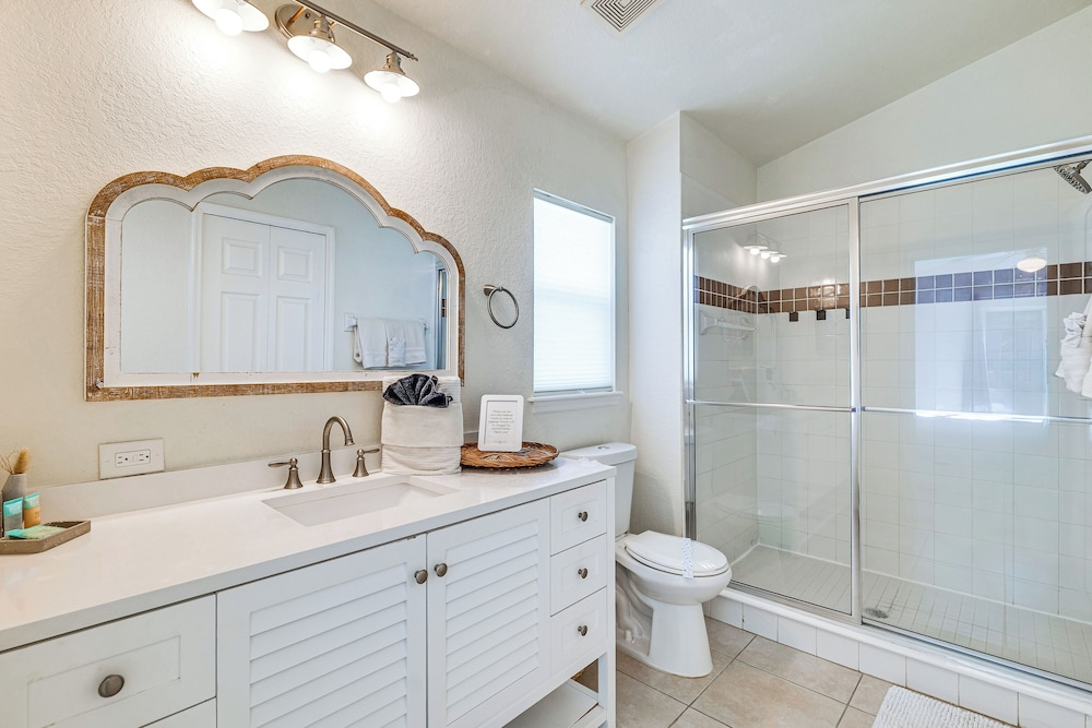 15 Mi to Disney World: Family-friendly Getaway!