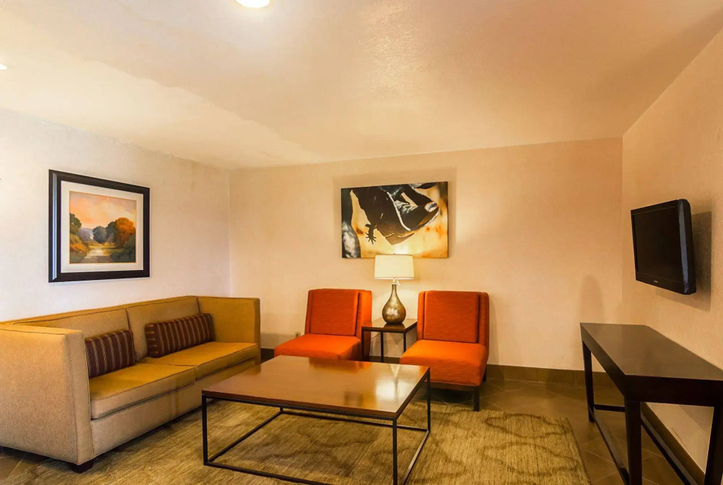 Quality Inn & Suites Garland - East Dallas