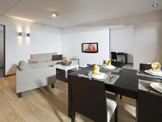 Levi Suites Levi Gold