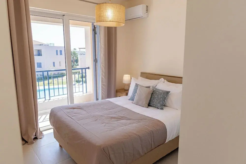 Phaedrus Living: Seaside Thalassa Cretan 202