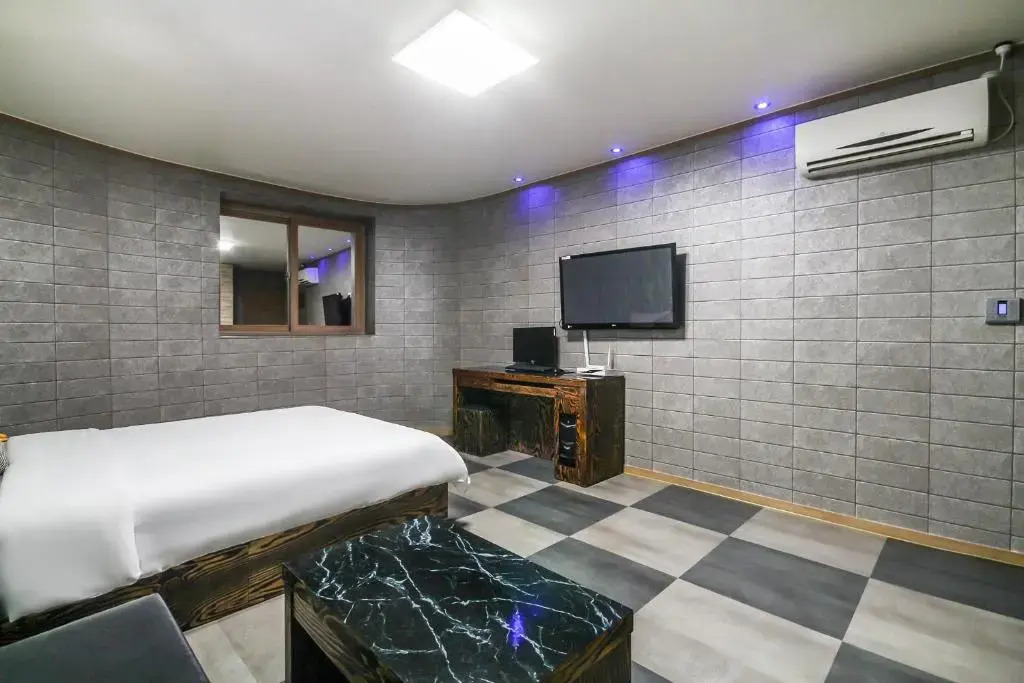 Hotel Lie