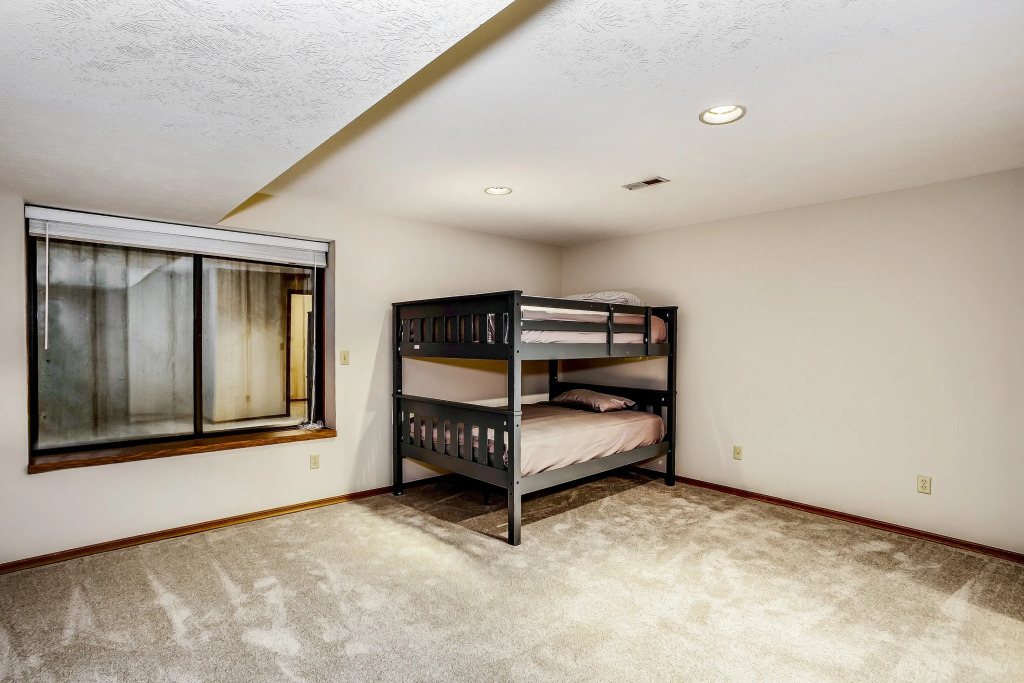 Amazing 3 bedroom House in Upscale Part of Town!