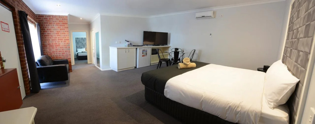 Golden Reef Motor Inn