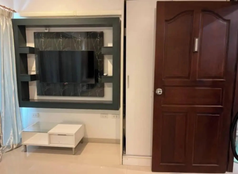 Large Condo Middle of Jomtien, Near the Beach 42m2