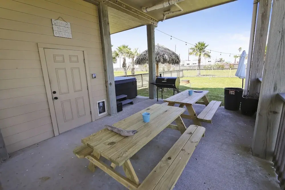 Beach Retreat 4 Bedrooms 2.5 Bathrooms Home