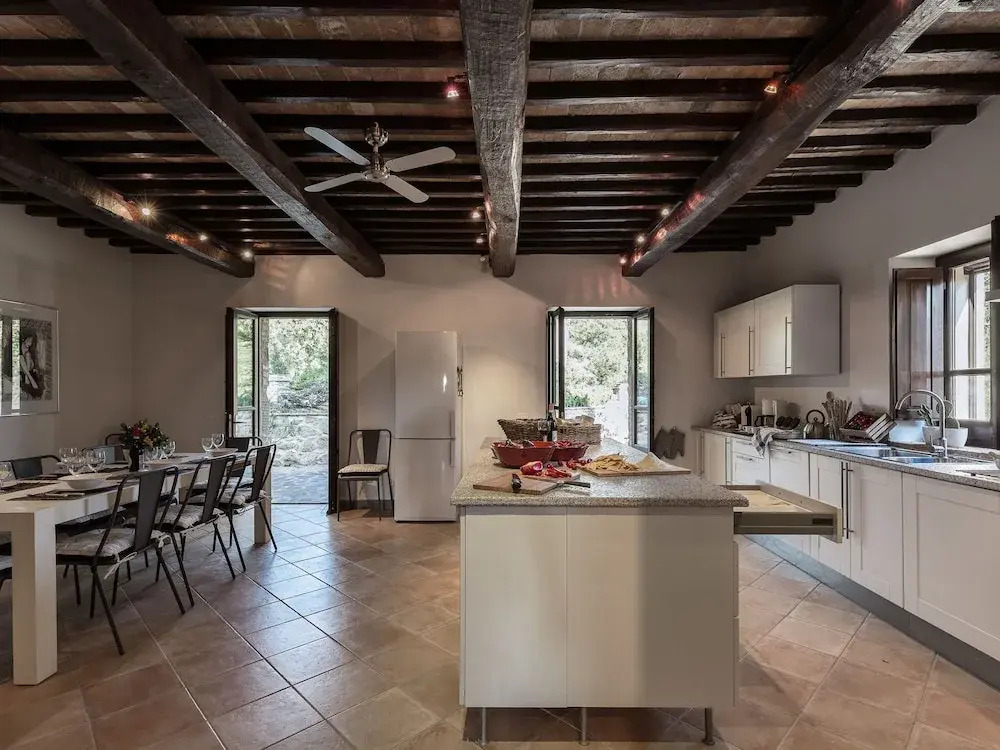 Splendid Villa in Preggio With Swimming Pool