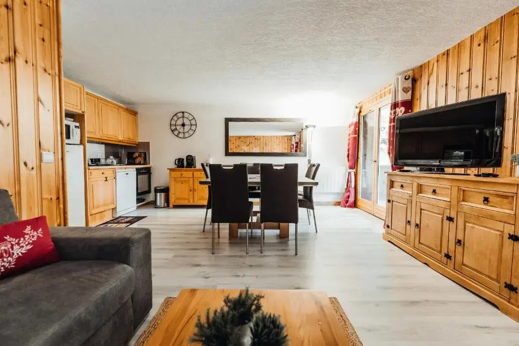 Charming apartment with balconies 5min from the Bettex gondola
