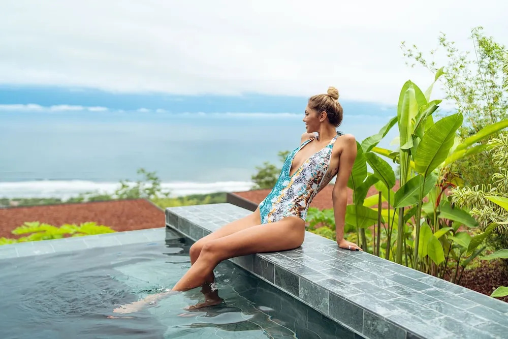 LALOON Luxury Suites