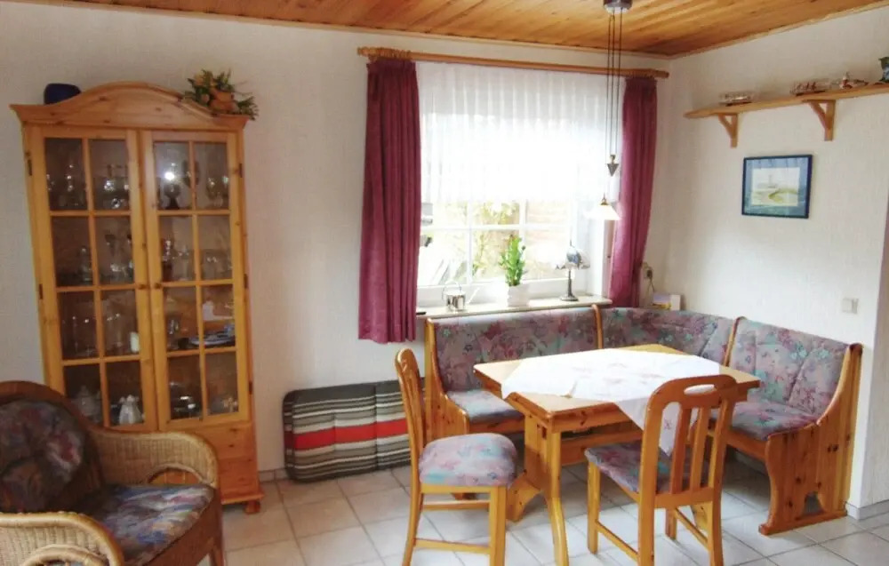 Stunning Home in Wittmund/altfunnixsiel With 2 Bedrooms