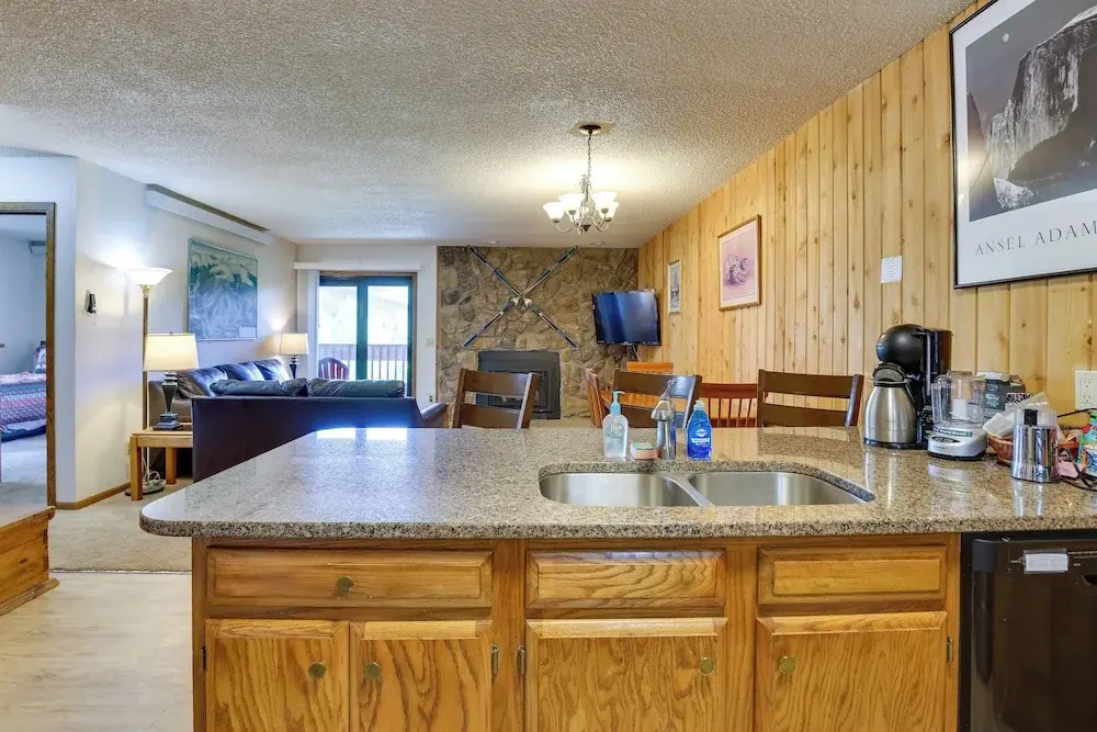 Mtn Condo w/ Ski Locker & Pools - 3 Mi to Resort!
